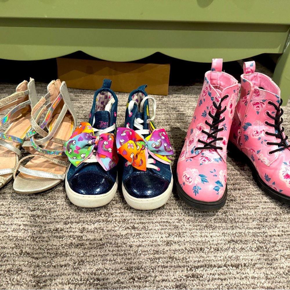 Set of 3 pairs girls shoes size 1-2